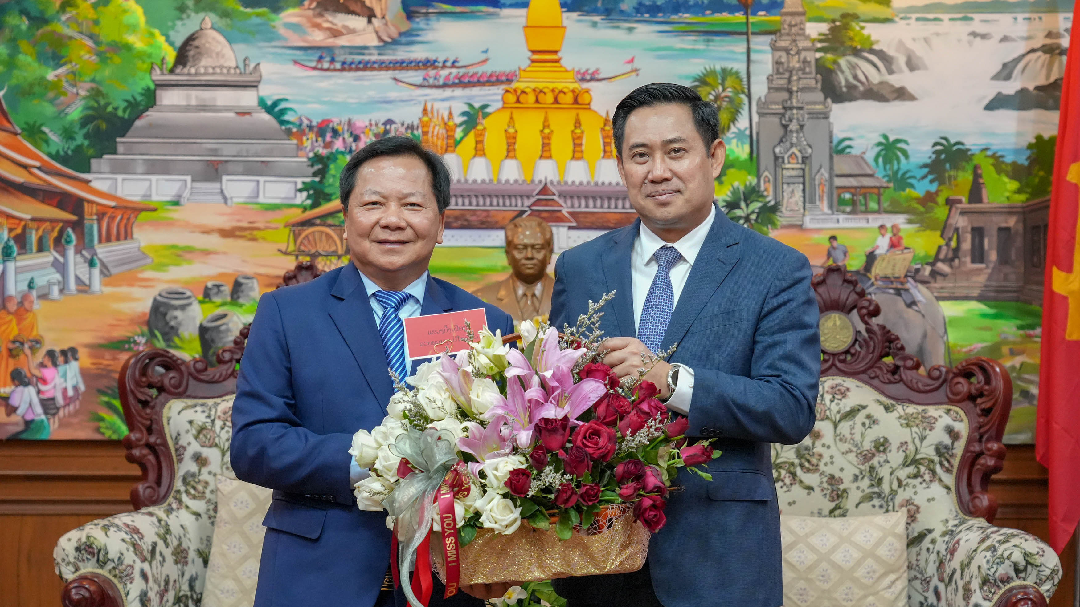 ຄະນະຜູ້ແທນແຂວງບິ່ງເຝຶອກ ອວຍພອນການນຳແຂວງຈຳປາສັກ ໃນໂອກາດປີໃໝ່ ລາວ ພສ 2568