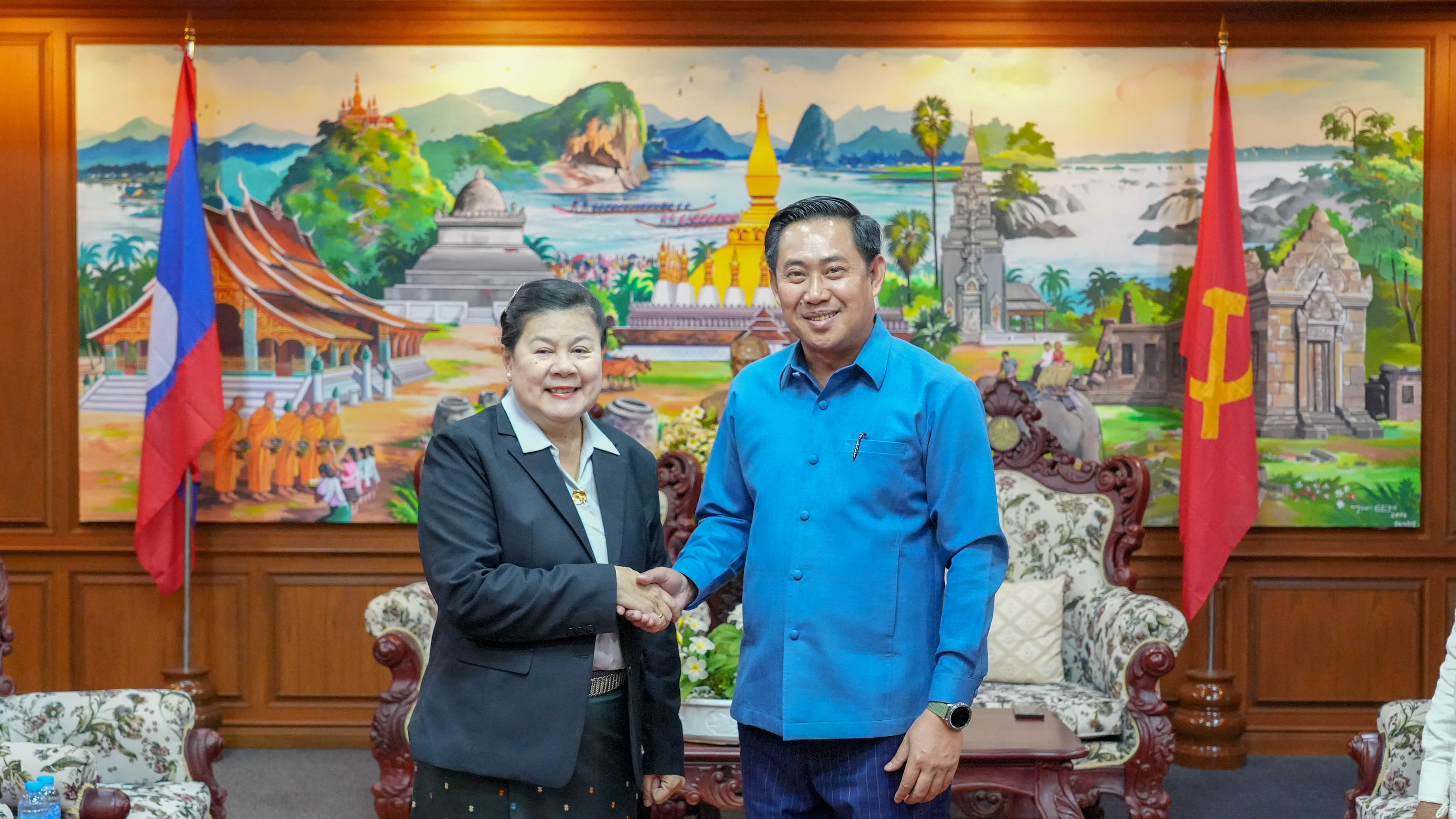 ເຈົ້າແຂວງຈຳປາສັກຕ້ອນຮັບຮອງຫົວໜ້າຄະນະໂຄສະນາອົບຮົມສູນກາງພັກ